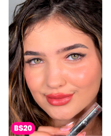 RUBY ROSE BLOW BESTIES LABIAL EN BARRA SATINADO HB- L6002 GROUP CHAT